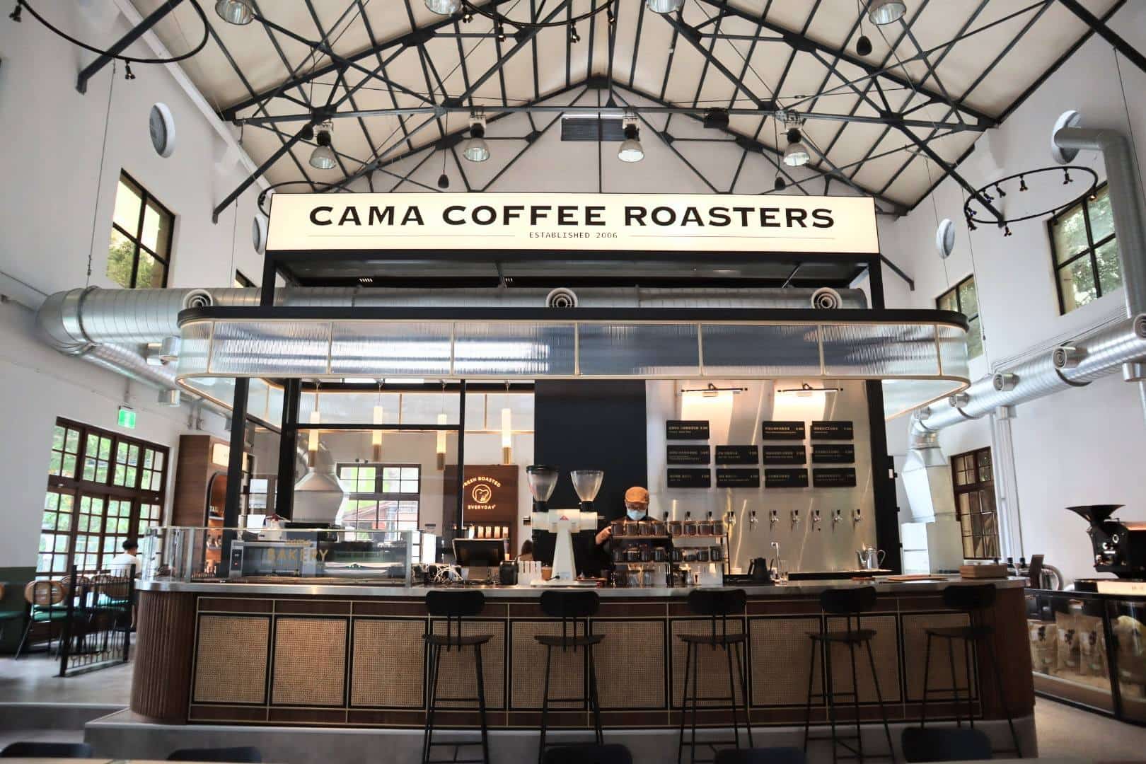 松菸Cama Coffee新開幕！除了逛展覽、誠品，還能在古蹟喝咖啡