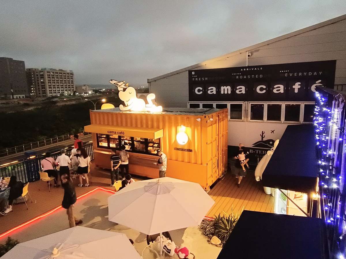 【桃園咖啡廳】cama café復興航棧店,感受飛機飛嘯而過的震撼