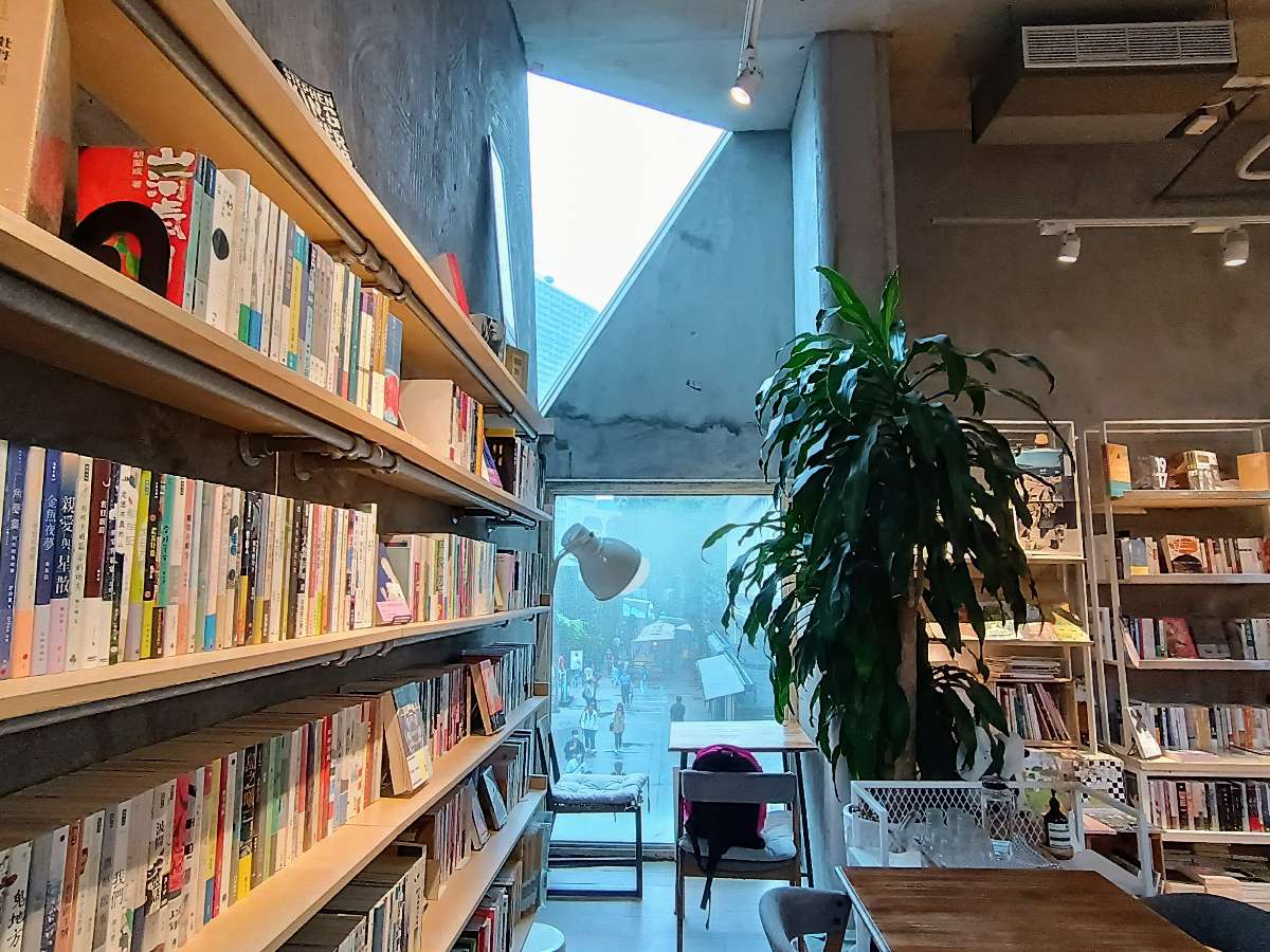 華山青鳥Bleu&Book書店，捷運忠孝新生站必訪咖啡廳
