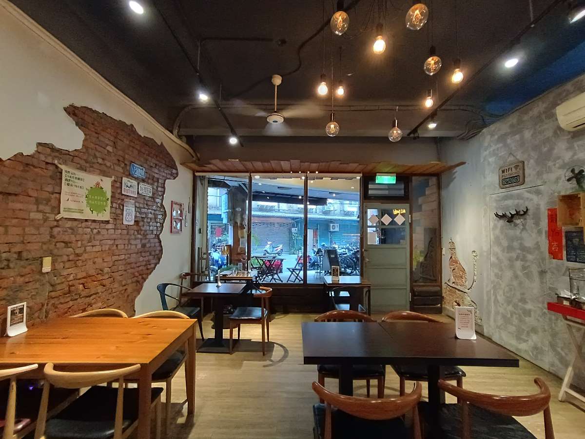 【捷運新埔站】翁林林，是早午餐咖啡廳，也是寵物友善溫暖空間